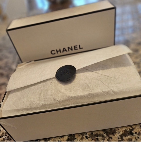 NIB Chanel Bundle💥 Full Inclusion - Picture 8 of 11